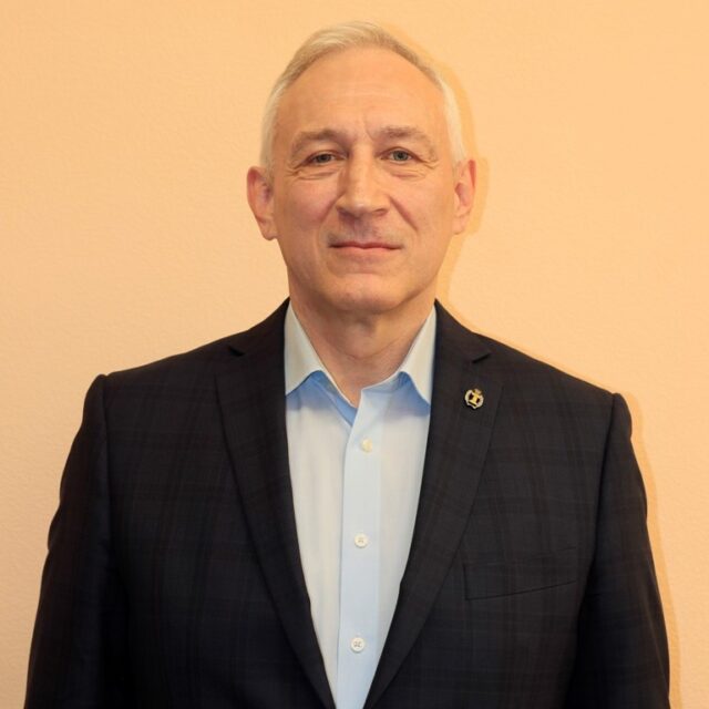 Максимов В.Н. http://ak25.spb.ru/wp-content/uploads/2022/06/Максимов-В.Н.-640x640.jpg